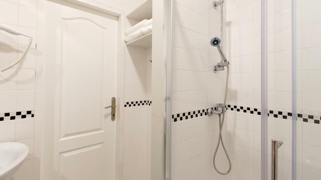 Rooms Kaktus เวลิคาโกริตซา ภายนอก รูปภาพ